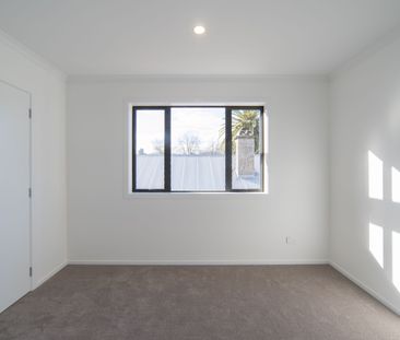 Beautiful Near New Townhouse - Photo 3