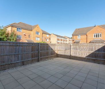 Mercer Gardens, Faringdon, Oxfordshire, SN7 - Photo 1