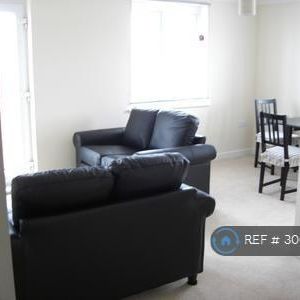 1 bedroom in a flat share to rent - Photo 1