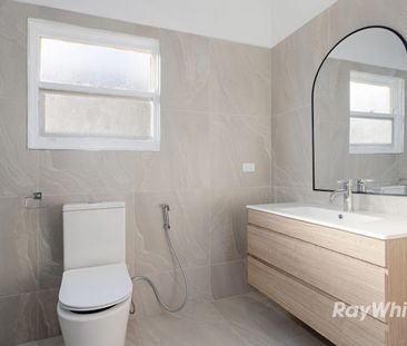 Family Living in a Prime Oakleigh South Location - Photo 6
