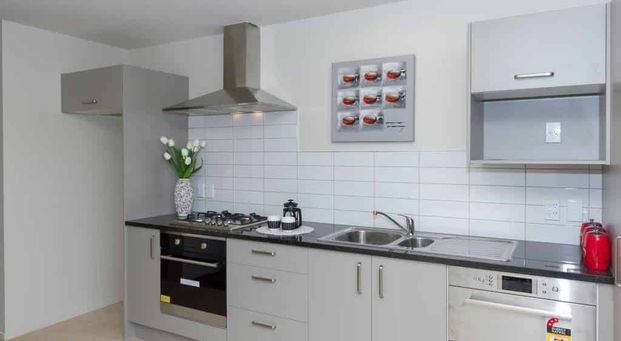 Sunny 3 bedroom townhouse for rent! - Photo 1