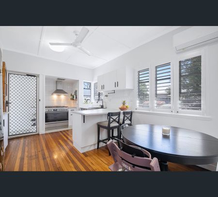 5 Griffin Pl, Nudgee, Qld 4014 - Photo 2