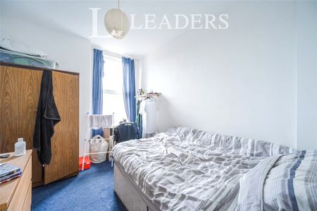 5 bedroom house to rent Francis Avenue, Southsea, PO4 - Photo 3