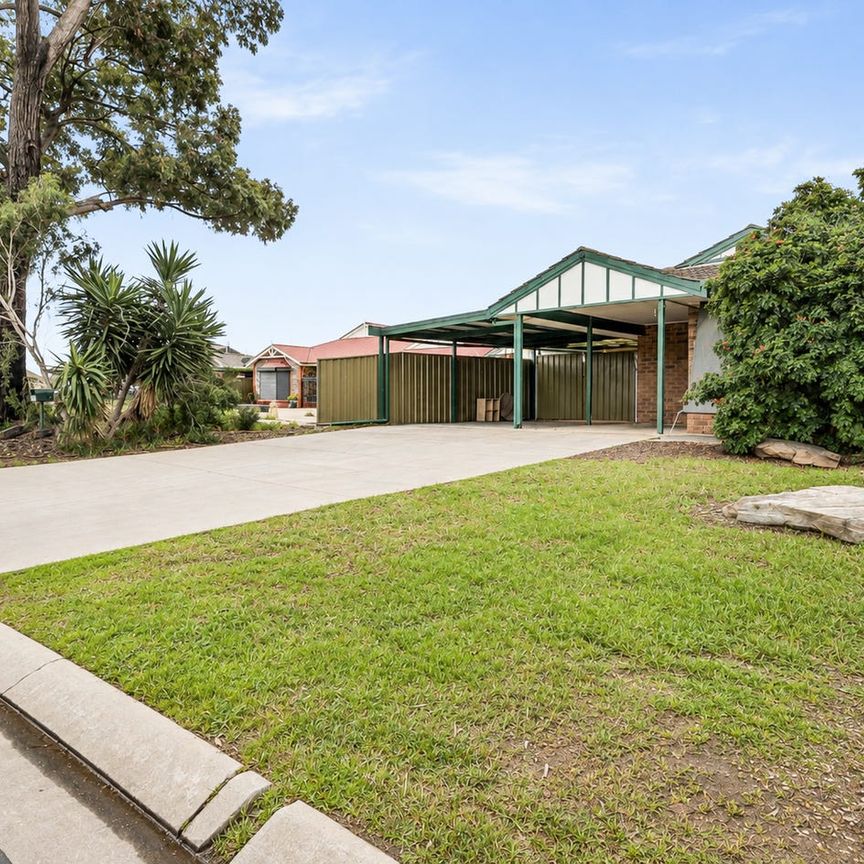 A Well-Presented Home with Space, Comfort & Convenience - Photo 2