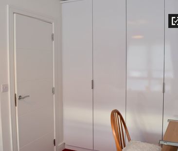 Room to rent in 4-bedroom house in Balgriffin, Dublin - Photo 5