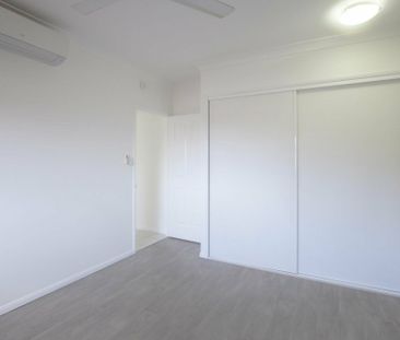 LIFESTYLE LIVING ON THE ESPLANADE!! - Photo 2