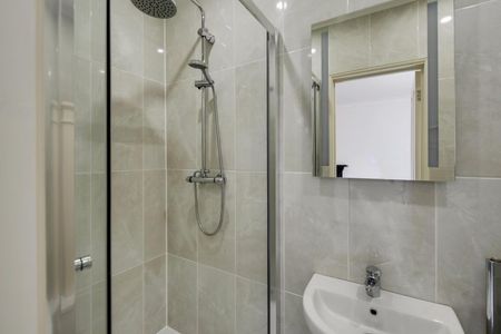 3 Bed Flat - Photo 5