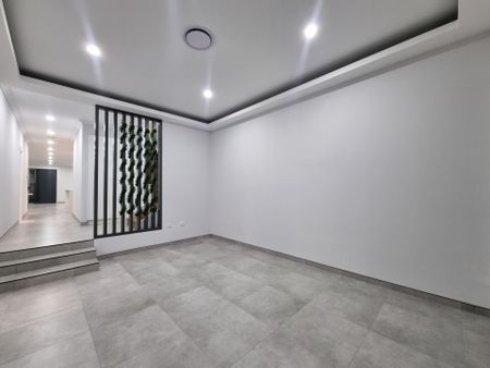 Ideal Comfortable Family Living! - Photo 2