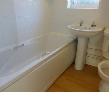 2 bedroom semi-detached house to rent - Photo 4