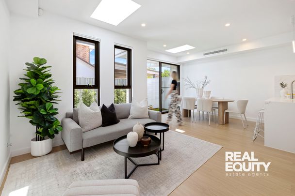 2/25 Magree Crescent, Chipping Norton NSW 2170 - House For Rent | Domain - Photo 1