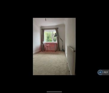 3 bedroom flat to rent - Photo 6