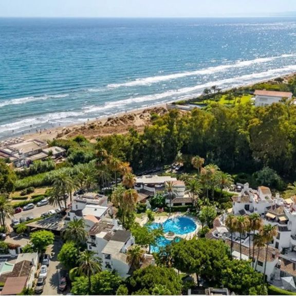 3 bedroom luxury Apartment for rent in Marbella Del Este, Spain - Photo 1