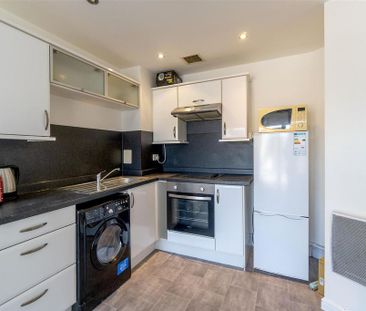 2 bedroom flat to rent - Photo 3