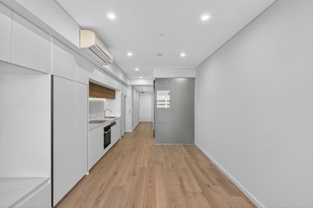 Sleek & Sophisticated Studio Apartment - Photo 5