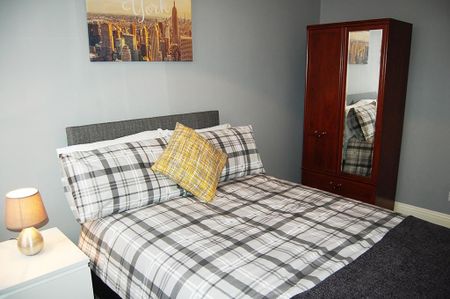 4 bedroom terraced house to rent - Photo 3