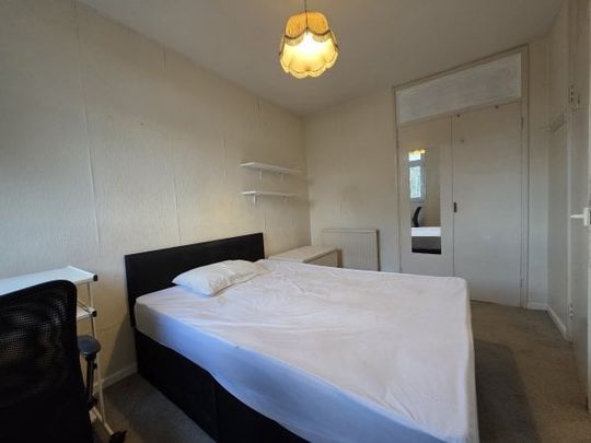 Crewkerne Court, Bolingbroke Walk, Battersea, SW11, Property for rent - Photo 1