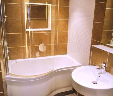 :: Greenbank Road, SK8 - Photo 3