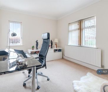 5 bedroom detached house to rent - Photo 2