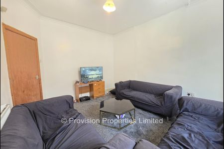 5 Bedroom Student Properties Hyde Park - Photo 2