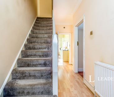 4 bedroom mid-terrace to rent Southbrook Road - Photo 3