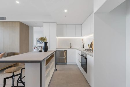 Unfurnished Two-Bedroom Apartment with City-to-Hills Views - Photo 5