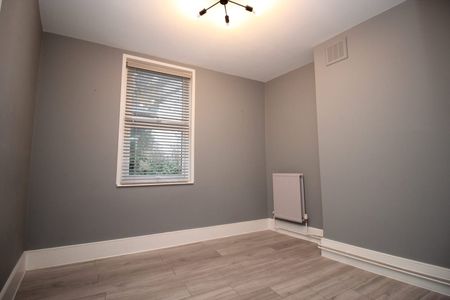 2 Bed Flat, Crescent Road, E13 - Photo 3
