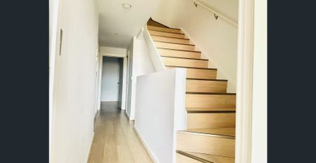 Spacious 3-Level Townhouse in the CBD with 3 Bedrooms 1 Study room+2 Bathroom+Garage - Photo 3