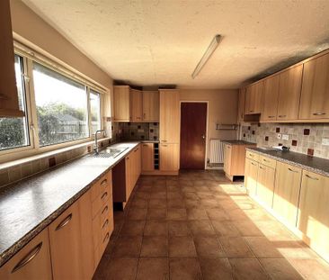3 bedroom detached bungalow to rent - Photo 4