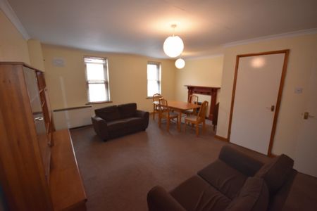 2 bed Apartment - To Let - Photo 4