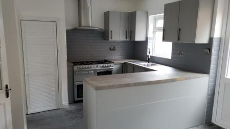 3 bedroom semi-detached house to rent - Photo 3
