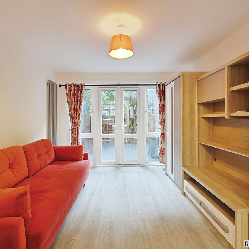 1 bed Flat in Castleford Court Lisson Grove, London, NW8 8UE - Photo 1