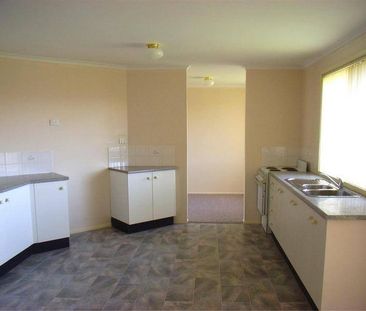 FAMILY HOME - ALBION PARK RAIL - Photo 4