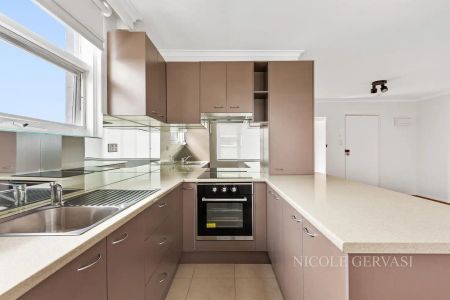 “Light filled haven in a prime position” - Photo 4