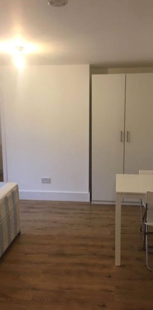 Studio to rent - Photo 1