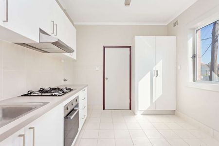 Stunningly Renovated Sanctuary with Home Office in the Heart of Enmore - Photo 3