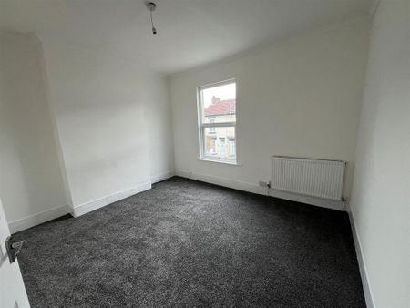 2 bedroom end of terrace house to rent - Photo 2