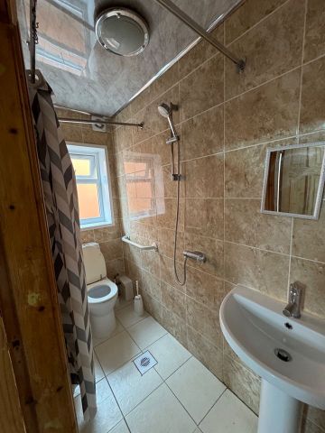 Room in a Shared House, Ellesmere Road, B8 - Photo 2