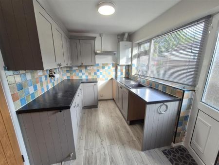 3 bedroom detached bungalow to rent - Photo 4