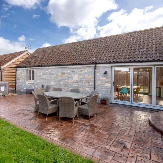 5 bedroom detached house to rent - Photo 1