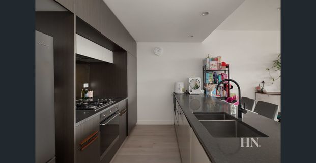 Contemporary apartment in an ultra convenient setting - Photo 1