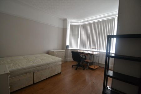 5 bedroom detached house to rent - Photo 5