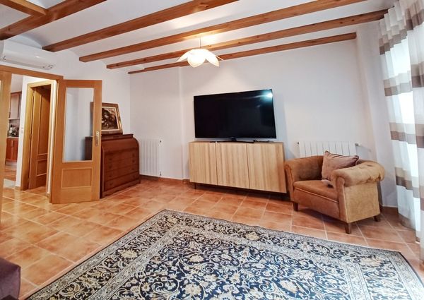 FOR RENT: SPACIOUS AND ELEGANT 4-BEDROOM BUNGALOW FOR LONG TERM