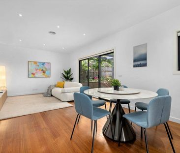 Stylish Two-Bedroom Townhouse in a Superb Location - Photo 5