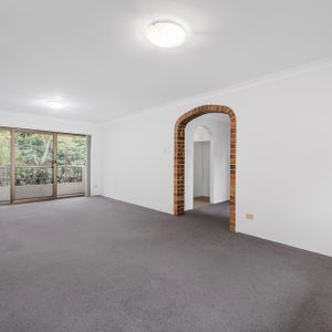 2 bedroom apartment - 25% below market rent - Photo 2