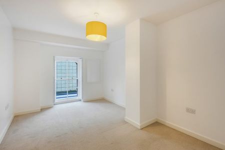 2 Bed Flat - Photo 4