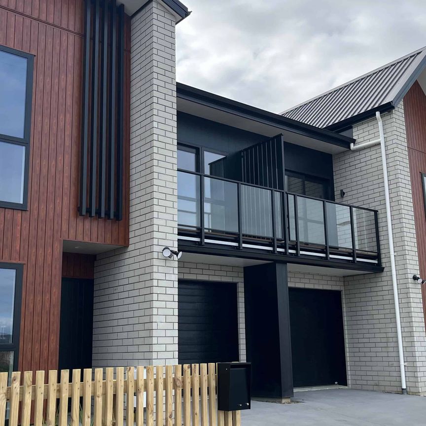 Brand New 3-bedroom Townhouse for Rent!! - Photo 1