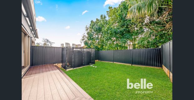 Brand-new 5 bedrooms family home in North Ryde for Rent - Photo 1