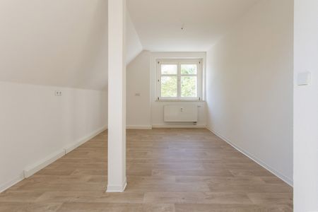 Alles neu! 4-Raum-Etagenwohnung im Dachgeschoss! - Photo 4