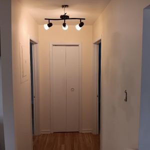 4 1/2 pièces, Rue Lamarre, Vieux-Longueuil (près centre Jacques-Cartier), 1er octobre - Photo 2