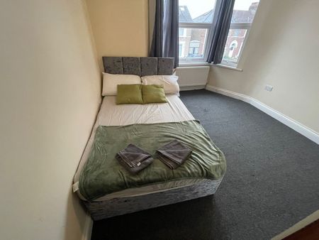 Room in a Shared House, London, IG3 - Photo 2